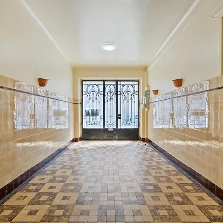 Vakantiehuis Cozy Townhome Near City Center Free Parking & Wi-fi *