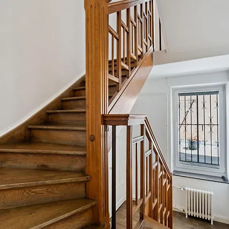 Cozy Townhome Near City Center Free Parking & Wi-fi Holiday home