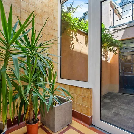 Cozy Townhome Near City Center Free Parking & Wi-fi Holiday home *