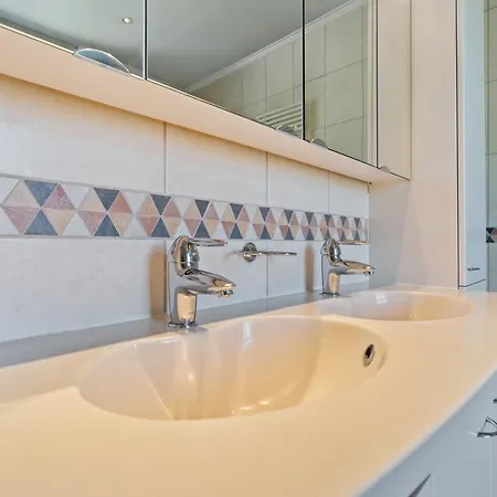 Holiday home Cozy Townhome Near City Center Free Parking & Wi-fi *