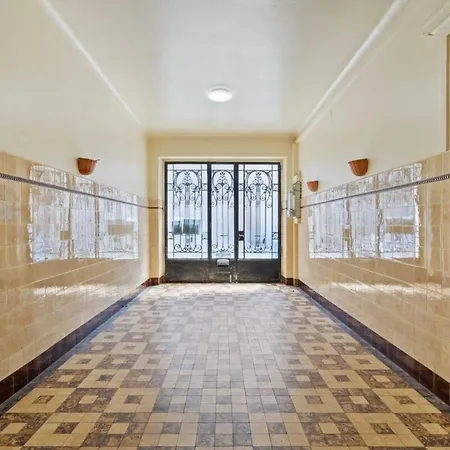 Cozy Townhome Near City Center Free Parking & Wi-fi *
