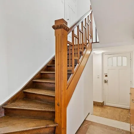 Holiday home Cozy Townhome Near City Center Free Parking & Wi-fi