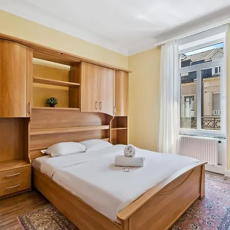 Holiday home Cozy Townhome Near City Center Free Parking & Wi-fi