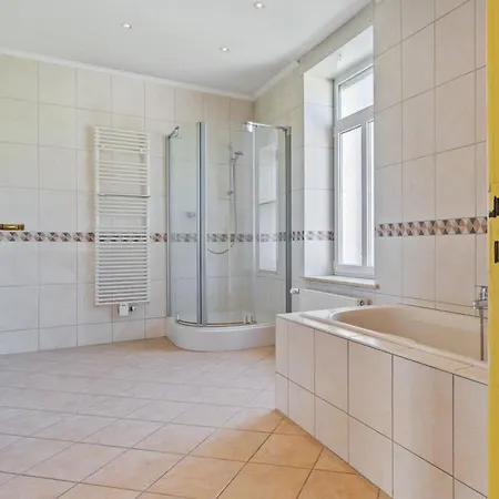 Сasa de vacaciones Cozy Townhome Near City Center Free Parking & Wi-fi Luxemburgo