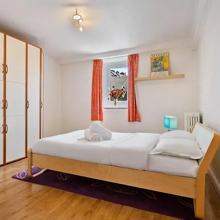 Cozy Townhome Near City Center Free Parking & Wi-fi * Luxemburgo