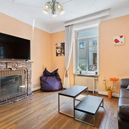 Сasa de vacaciones Cozy Townhome Near City Center Free Parking & Wi-fi *